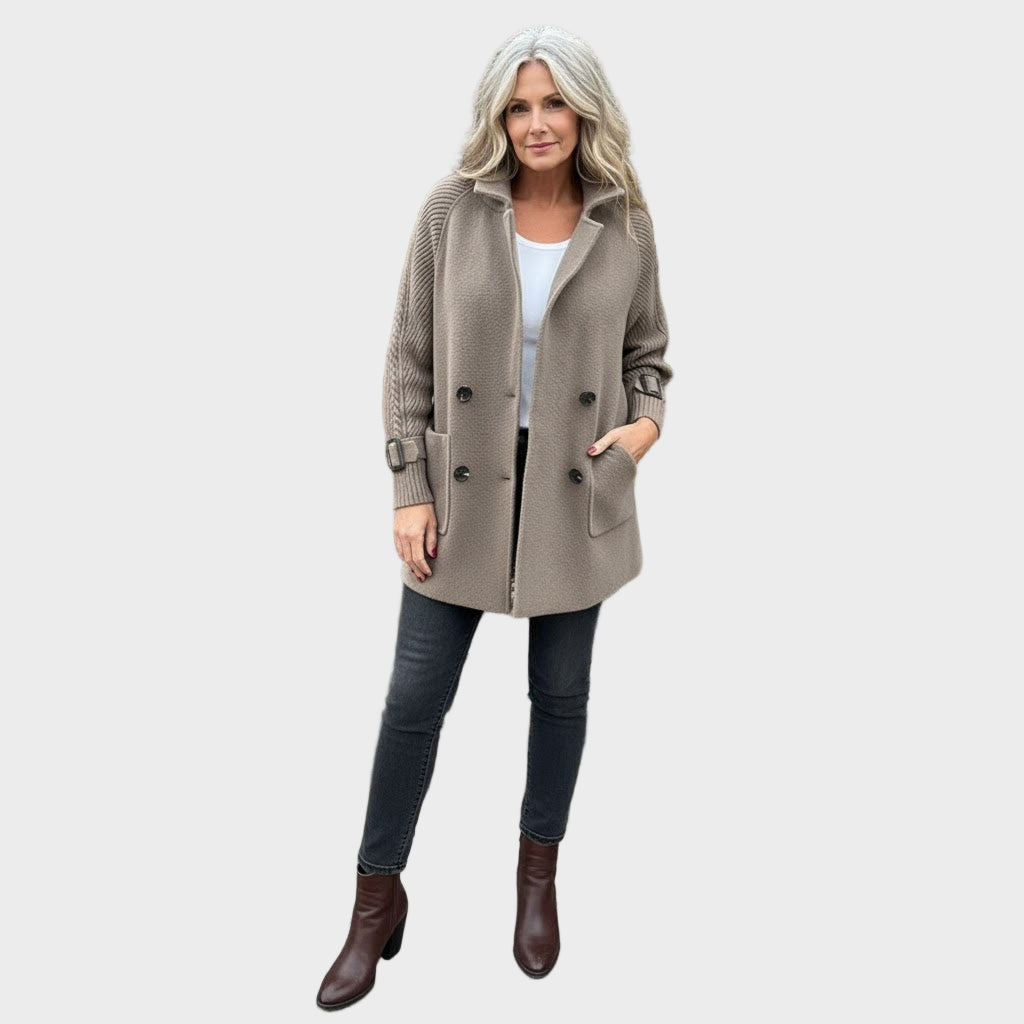 Tena – Elegantna Pletena Jakna