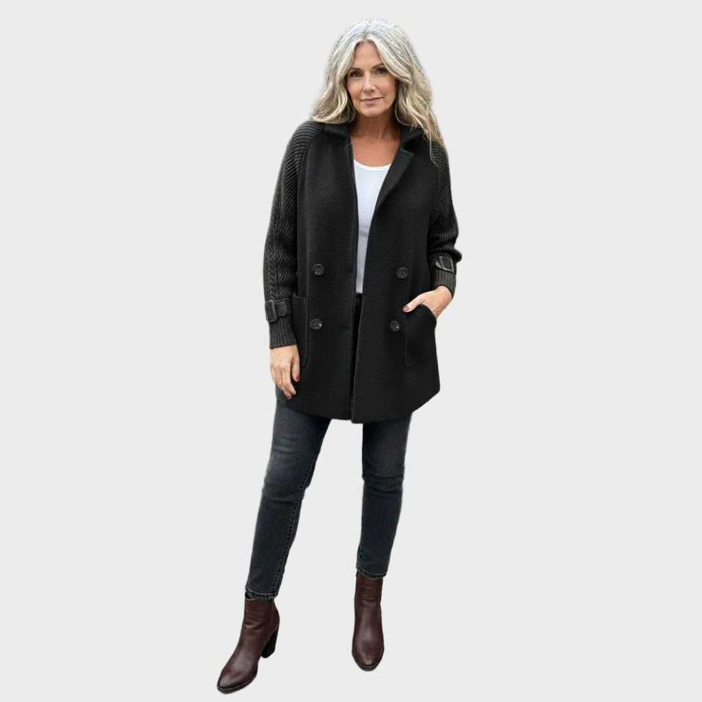 Tena – Elegantna Pletena Jakna